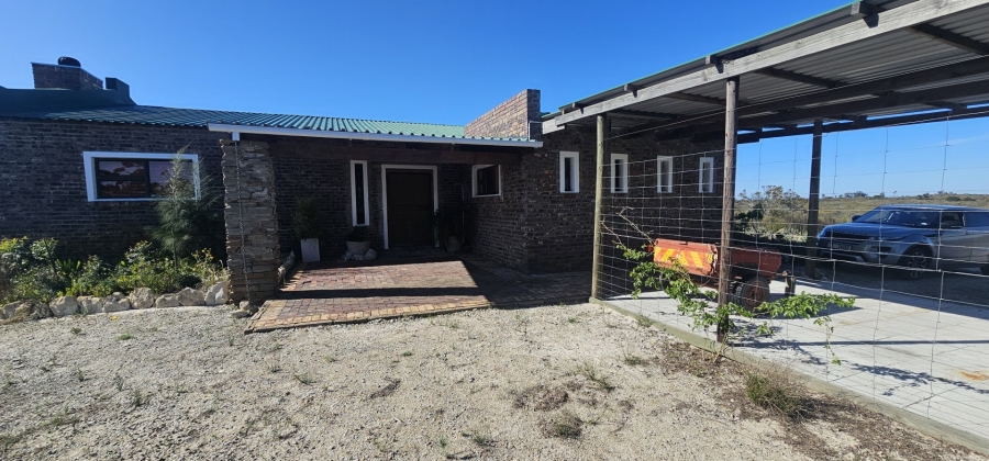 3 Bedroom Property for Sale in Hartebeesfontein Western Cape